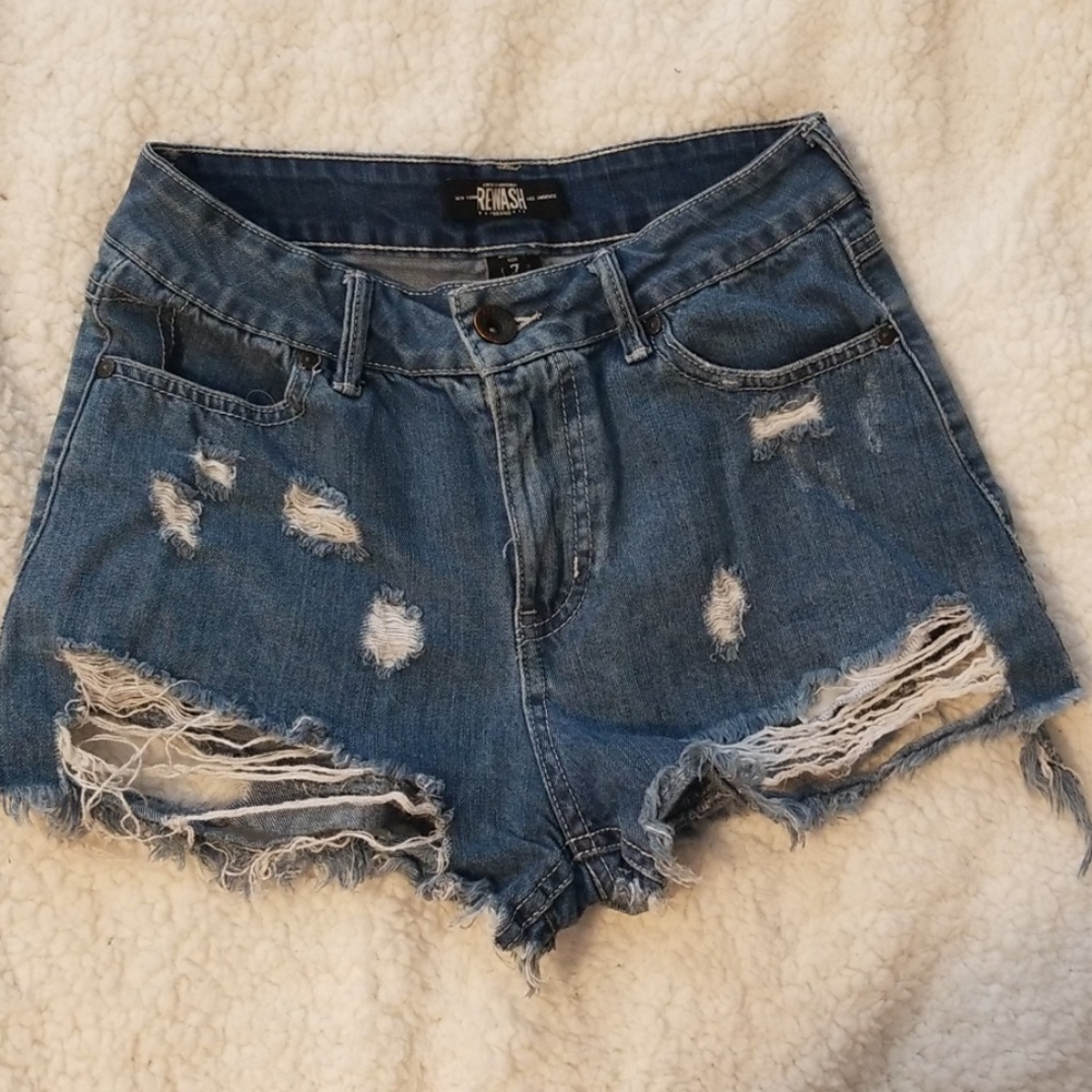 💥5/25 Distressed shorts!